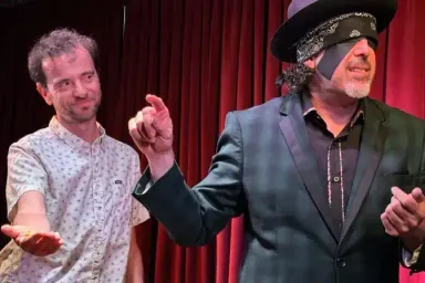 Jay Alexander blindfolded mentalism performance with audience volunteer